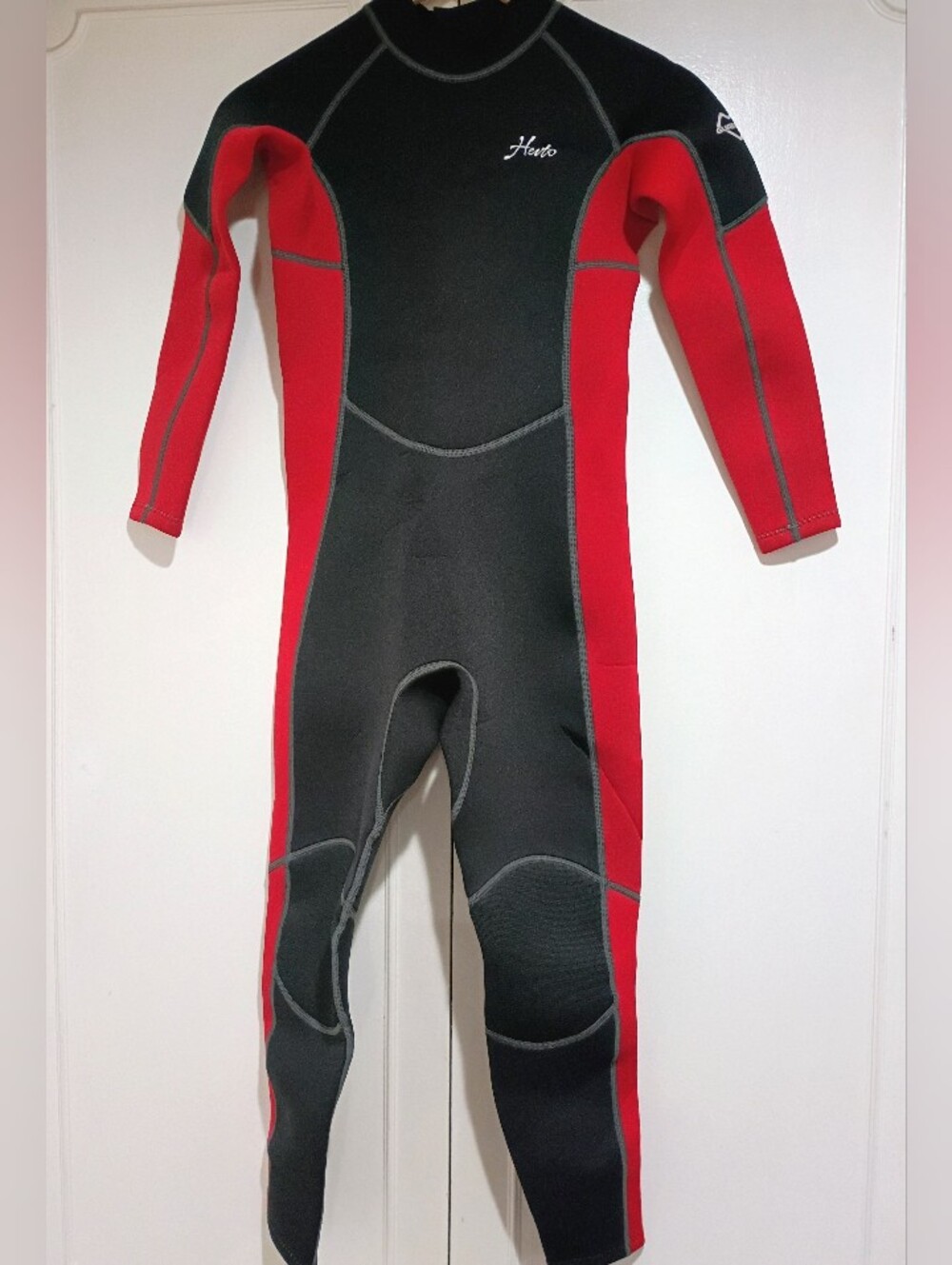 Kids Wetsuit Red & Black Size 10